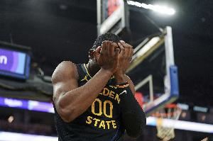 如今陷入死局😩勇士去年曾向库明加提供5年1.5亿的续约被拒