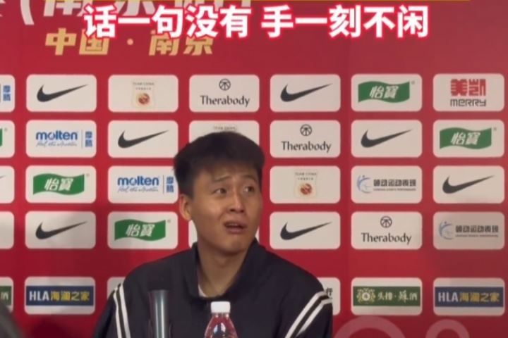 媒体评赵睿没话但手不闲 本人回应:我是不该出现在这世界上吗?