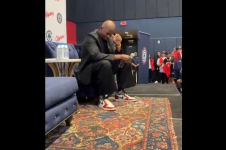 😭保罗动情落泪!现场球迷高喊“CP3”!保罗情至深处潸然泪下