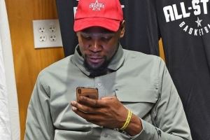 怼球迷你能得到什么?KD:只有被攻击/嘲讽 但我得提供这项服务