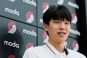 小杨让开拓者多卖5亿?打上球再吹?苏群:经济话题 不是球员水平