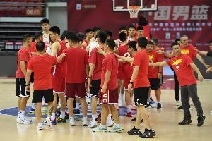冲!中国男篮第18次杀进亚洲杯决赛 此前16冠1亚