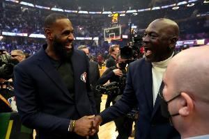 记者:NBA历史并非从84年才开始 总统山成员应该是拉&贾&乔&詹