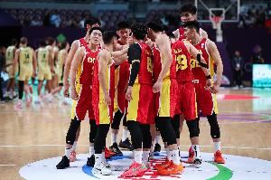 媒体人:我已经很满足了 给中国队送上掌声吧 他们值得大家的称赞