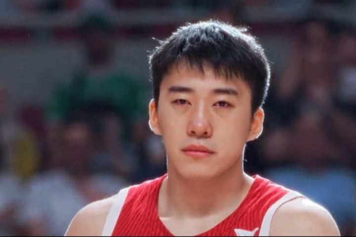 看得心碎了!王俊杰红着眼眶领奖 FIBA寄语:未来一定会更好!