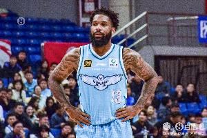 媒体人:此前效力于青岛男篮的外援鲍威尔将加盟山东