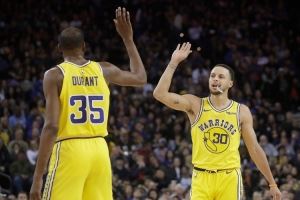 杨毅:杜兰特加盟后勇士就再无弱点了 无论怎么换防勇士都能硬解