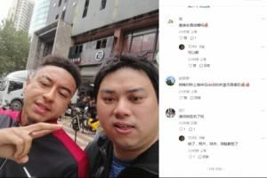  见到林皇本尊！上海球迷在酒店蹲守林加德成功，还得到了全套签名