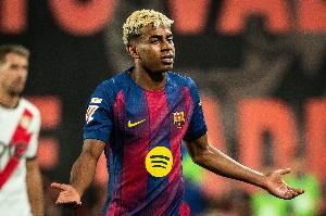 记者:诋毁亚马尔的谣言令人恼火,他拥有顶级的职业态度