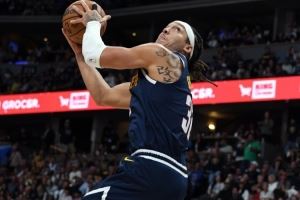 戈登:第三节能重新掌控节奏很棒 若开始就没有松懈那就更完美了