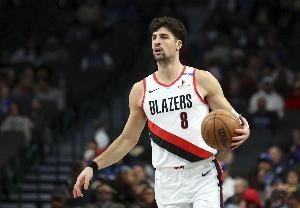 阿夫迪亚:我们小阵容依然具备高度和灵活性 能从1号位防到5号位