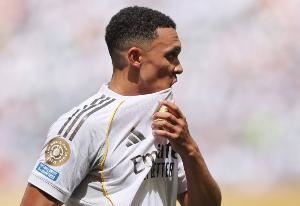  泰晤士：阿诺德西语水平越来越好，与利物浦的前同事们仍保持联络