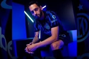  4场4球！恰尔汗奥卢当选国米10月最佳球员