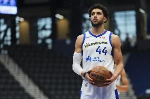  众人大笑！勇士双向杰克逊·罗更衣室腼腆发言：上帝祝福过库里