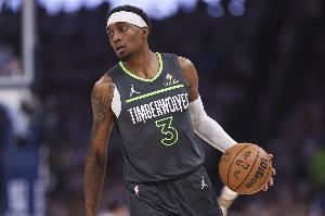  华子：麦丹在休赛期进步太大了 只要他参与进攻就对球队有益