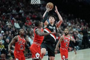 😢还得练啊！杨瀚森出战7分56秒 4中1拿2分2板1助 下半场略迷失